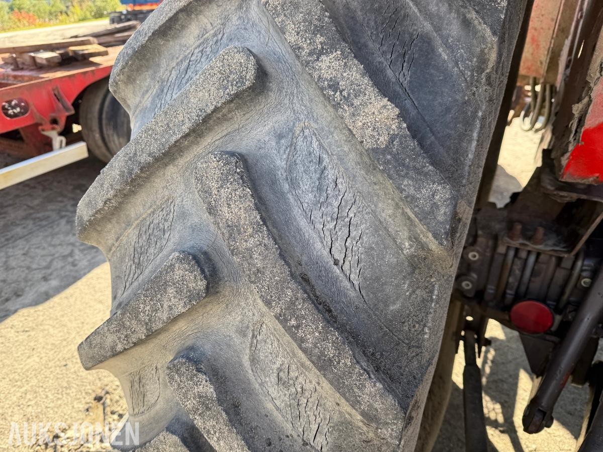 1983 Massey Ferguson 690 m/Snøfreser og 4 kjettinger