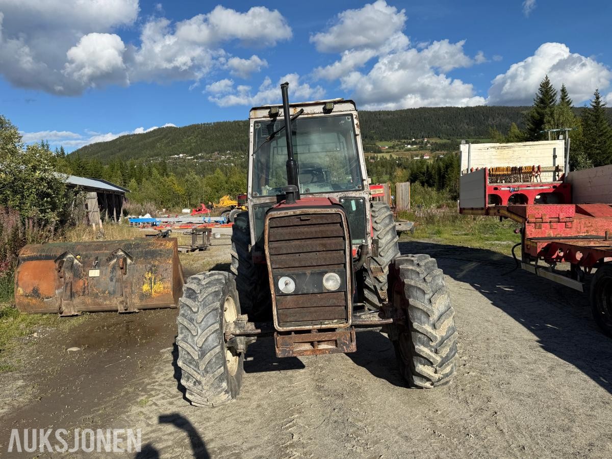 1983 Massey Ferguson 690 m/Snøfreser og 4 kjettinger