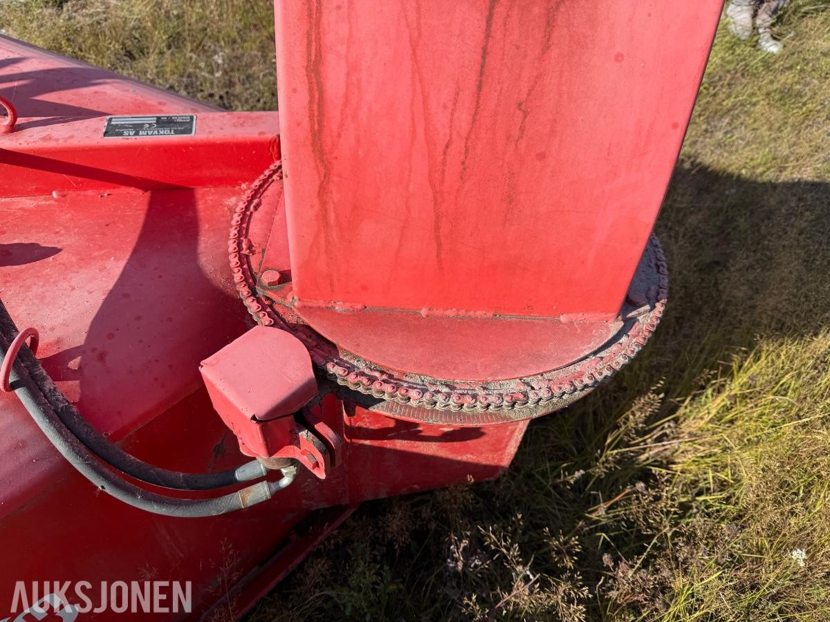 1983 Massey Ferguson 690 m/Snøfreser og 4 kjettinger
