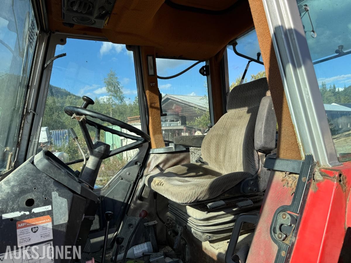 1983 Massey Ferguson 690 m/Snøfreser og 4 kjettinger