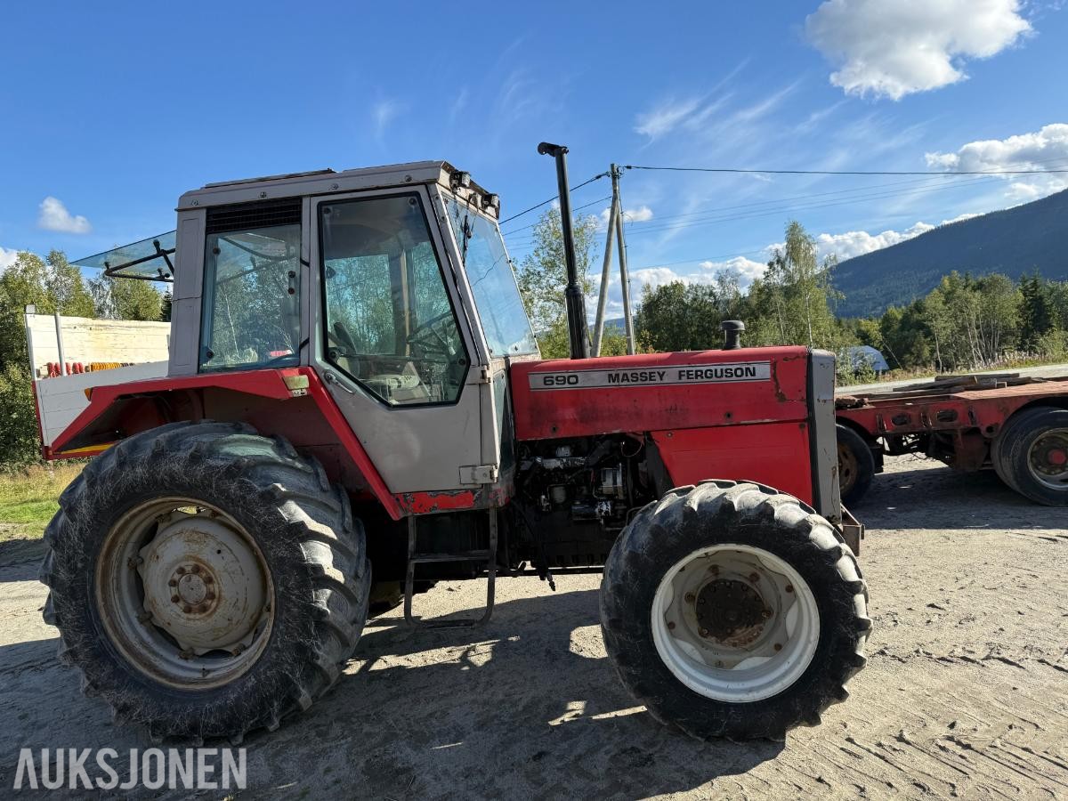 1983 Massey Ferguson 690 m/Snøfreser og 4 kjettinger