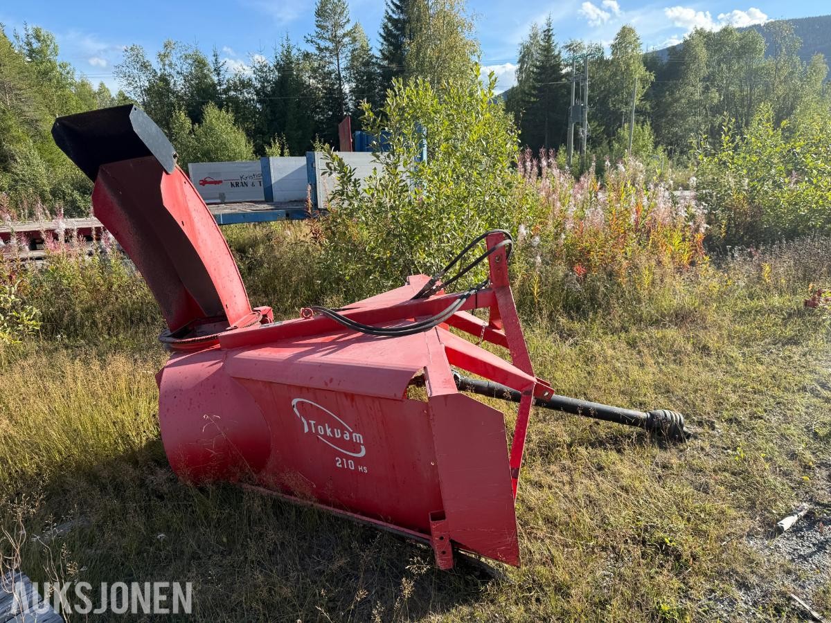 1983 Massey Ferguson 690 m/Snøfreser og 4 kjettinger