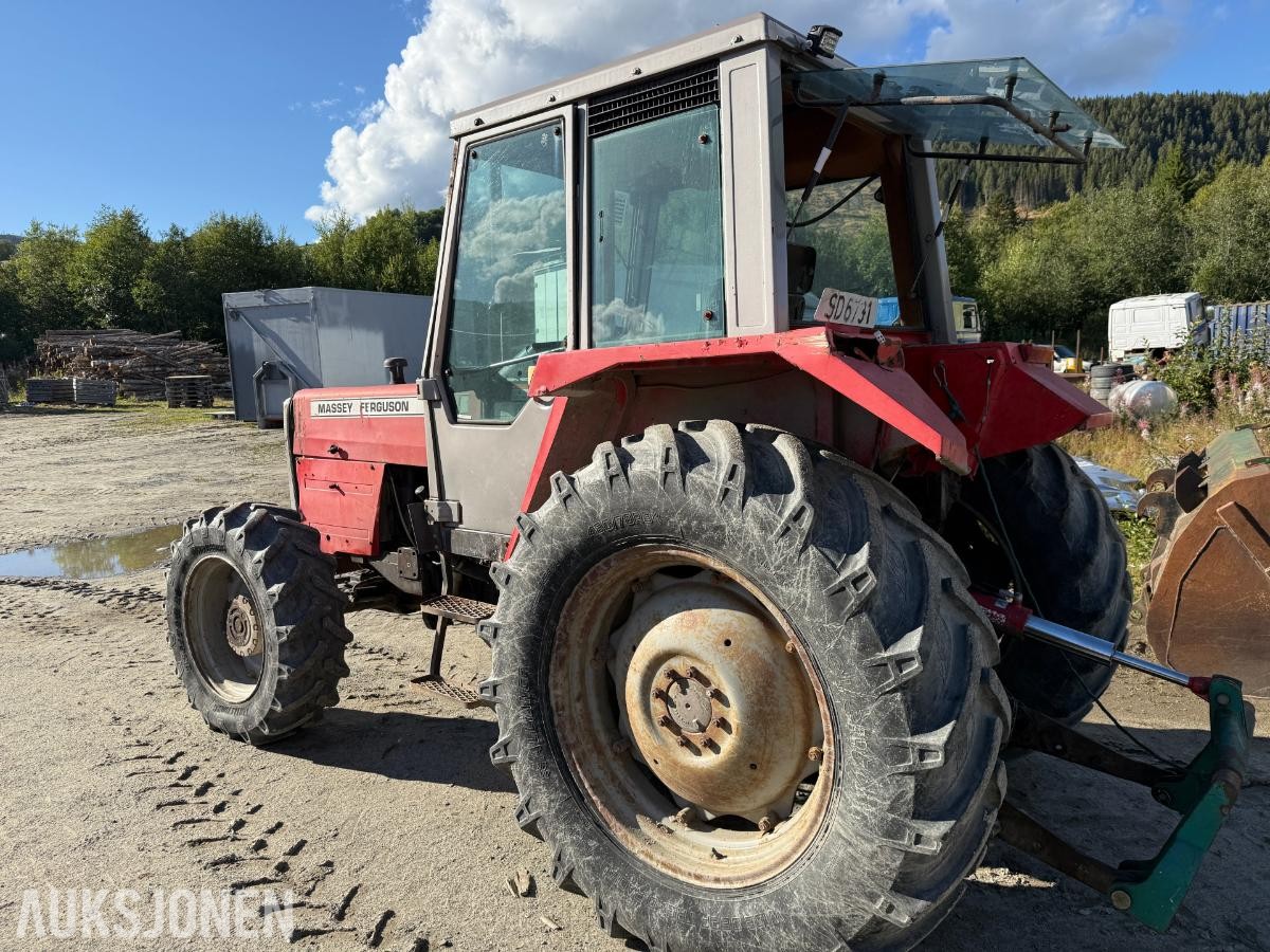 1983 Massey Ferguson 690 m/Snøfreser og 4 kjettinger