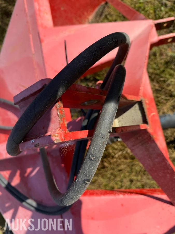 1983 Massey Ferguson 690 m/Snøfreser og 4 kjettinger