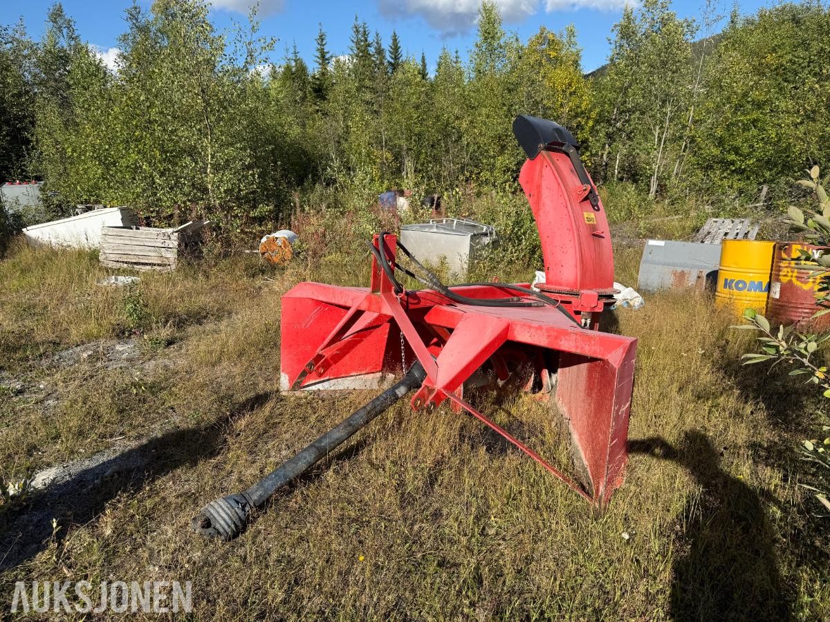 1983 Massey Ferguson 690 m/Snøfreser og 4 kjettinger