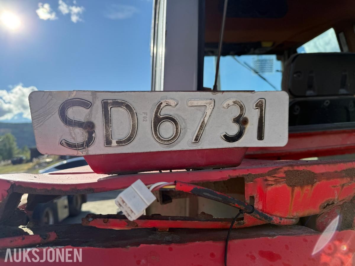 1983 Massey Ferguson 690 m/Snøfreser og 4 kjettinger