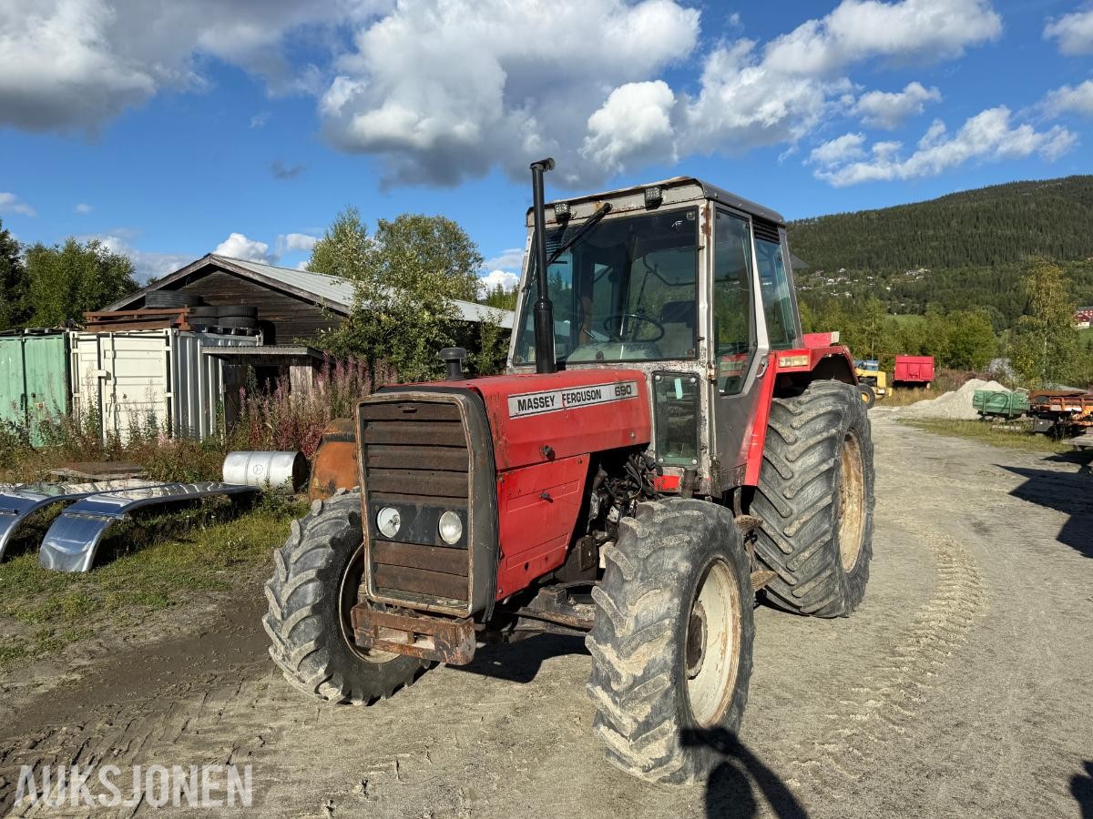 1983 Massey Ferguson 690 m/Snøfreser og 4 kjettinger