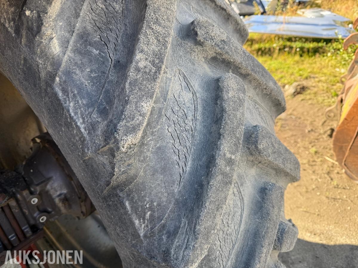 1983 Massey Ferguson 690 m/Snøfreser og 4 kjettinger