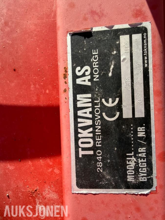 1983 Massey Ferguson 690 m/Snøfreser og 4 kjettinger