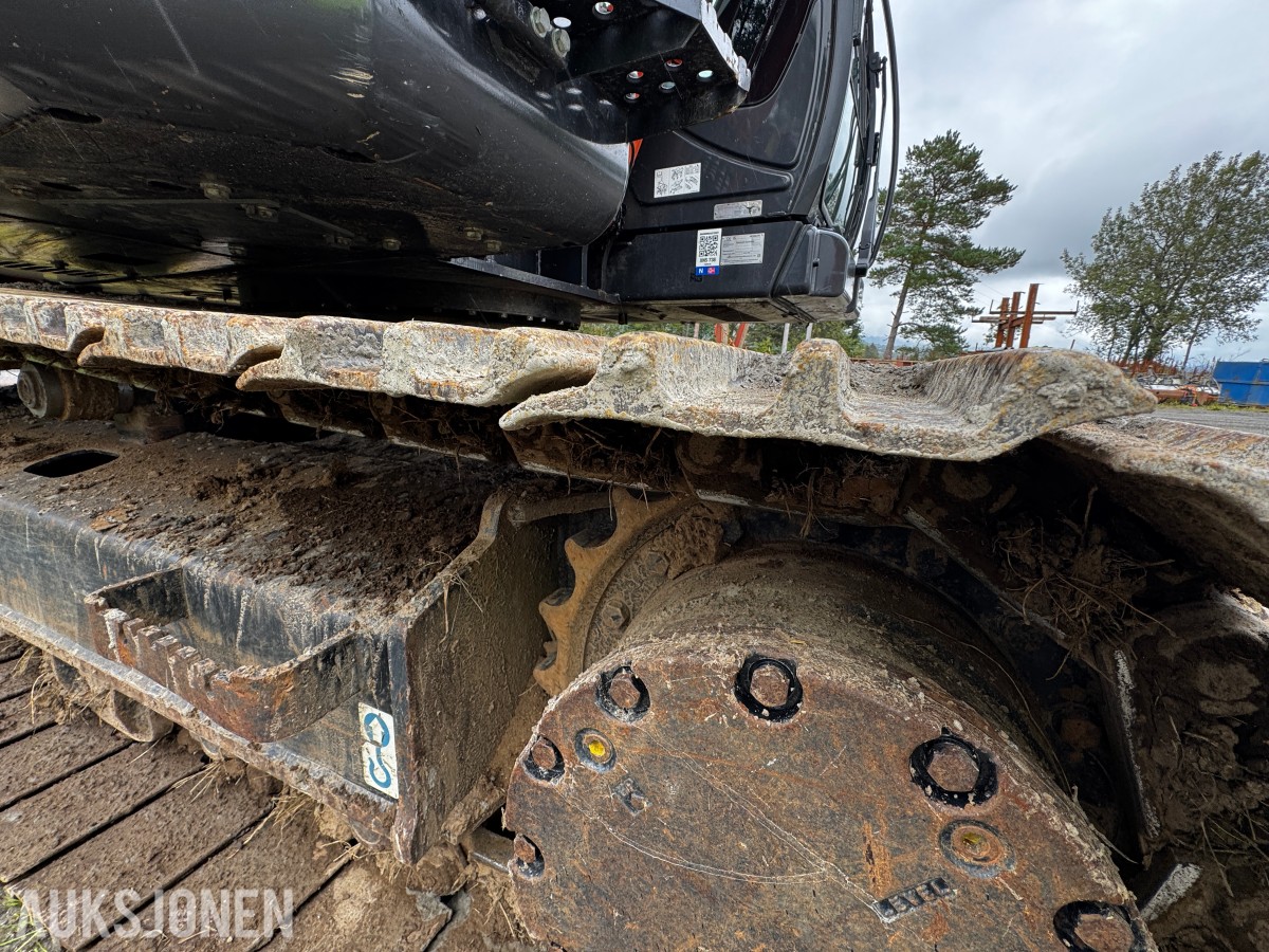 2023 Hitachi ZX135US-7 Gravemaskin - Gått 1388 timer - 3 skuffer - Rototilt - Sentralsmøring - Webasto - Sertifisert - Serviceavtale