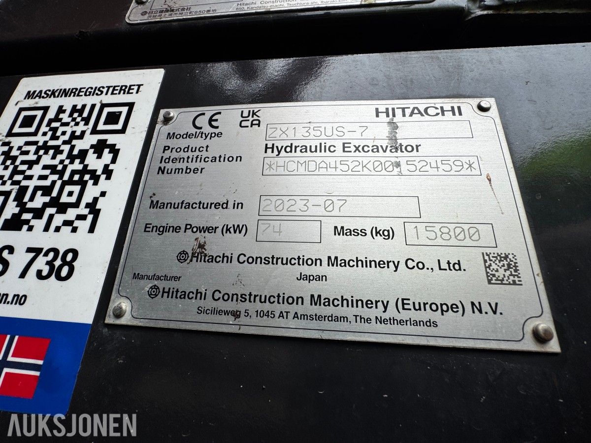 2023 Hitachi ZX135US-7 Gravemaskin - Gått 1388 timer - 3 skuffer - Rototilt - Sentralsmøring - Webasto - Sertifisert - Serviceavtale