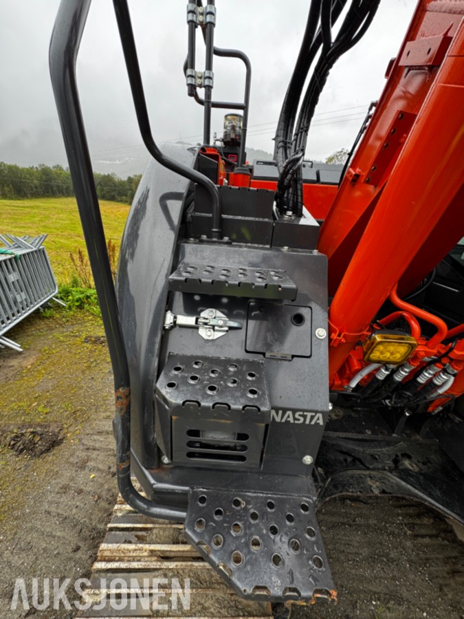 2023 Hitachi ZX135US-7 Gravemaskin - Gått 1388 timer - 3 skuffer - Rototilt - Sentralsmøring - Webasto - Sertifisert - Serviceavtale