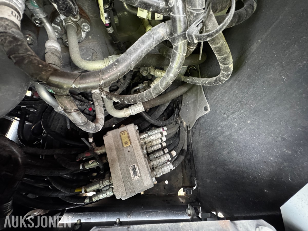 2023 Hitachi ZX135US-7 Gravemaskin - Gått 1388 timer - 3 skuffer - Rototilt - Sentralsmøring - Webasto - Sertifisert - Serviceavtale
