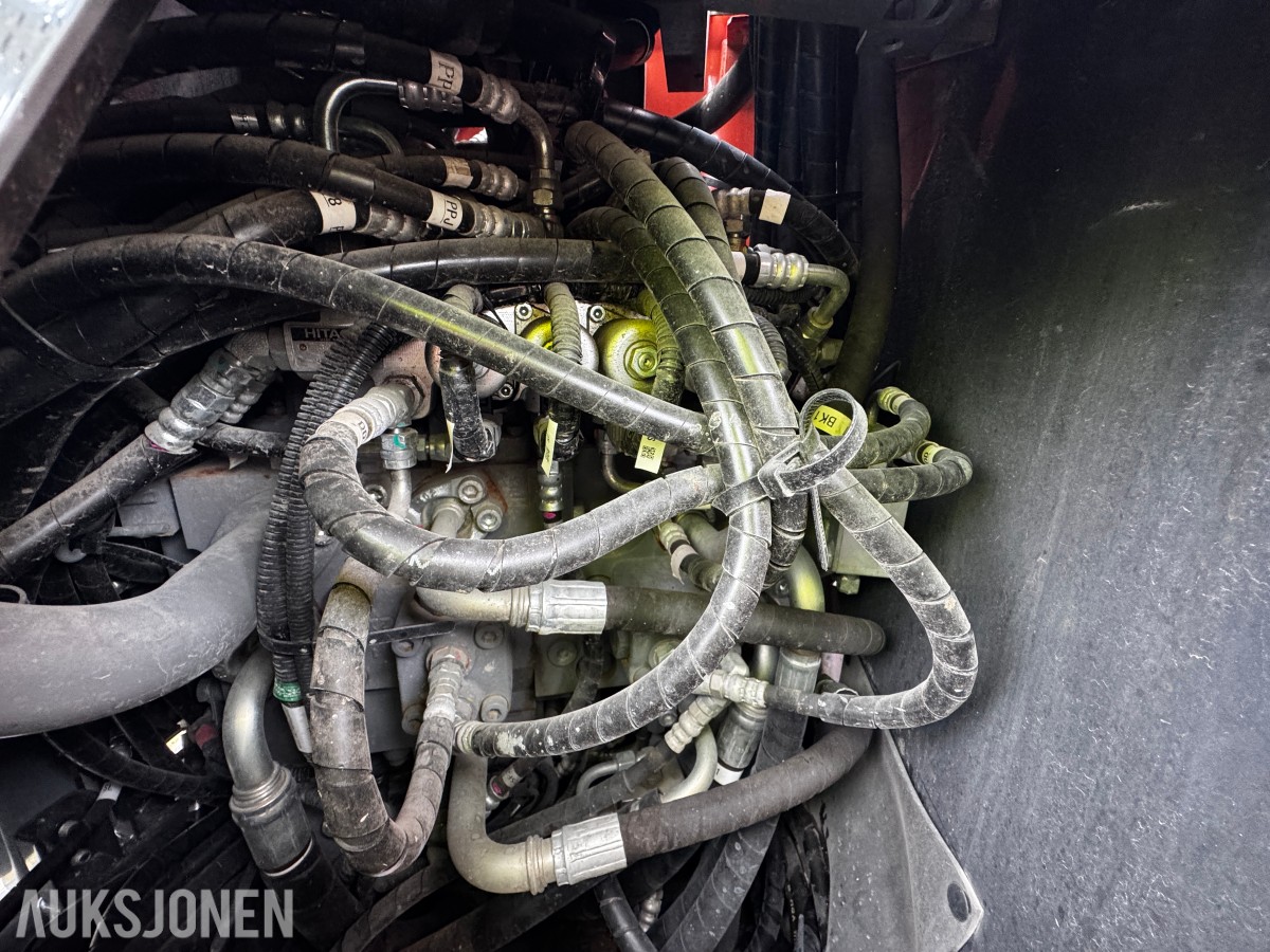 2023 Hitachi ZX135US-7 Gravemaskin - Gått 1388 timer - 3 skuffer - Rototilt - Sentralsmøring - Webasto - Sertifisert - Serviceavtale