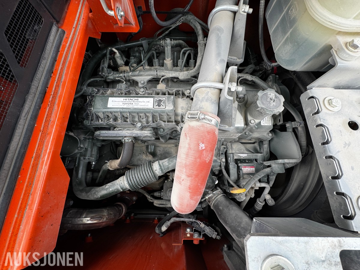 2023 Hitachi ZX135US-7 Gravemaskin - Gått 1388 timer - 3 skuffer - Rototilt - Sentralsmøring - Webasto - Sertifisert - Serviceavtale