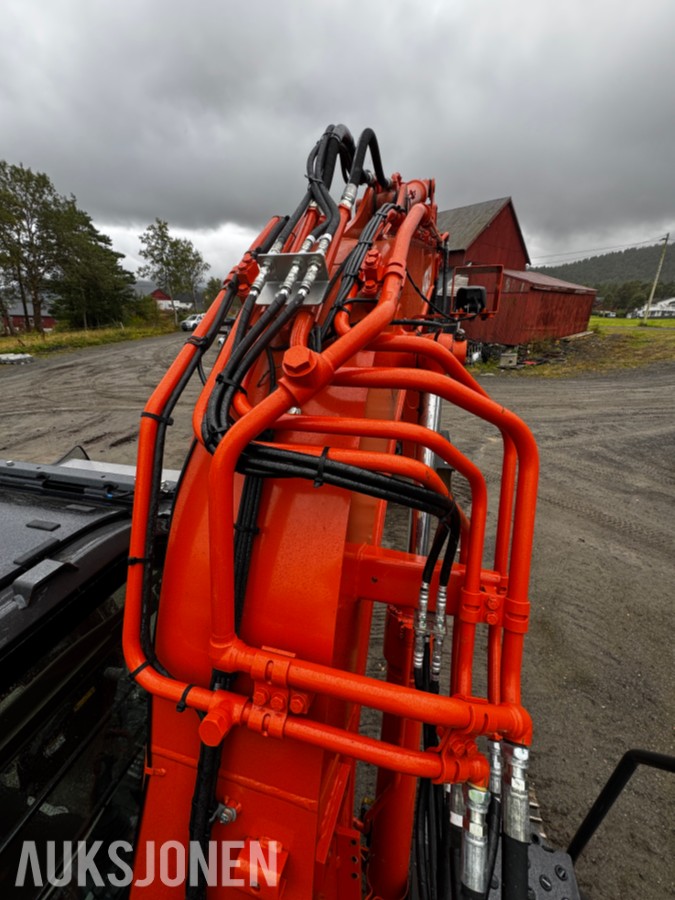 2023 Hitachi ZX135US-7 Gravemaskin - Gått 1388 timer - 3 skuffer - Rototilt - Sentralsmøring - Webasto - Sertifisert - Serviceavtale