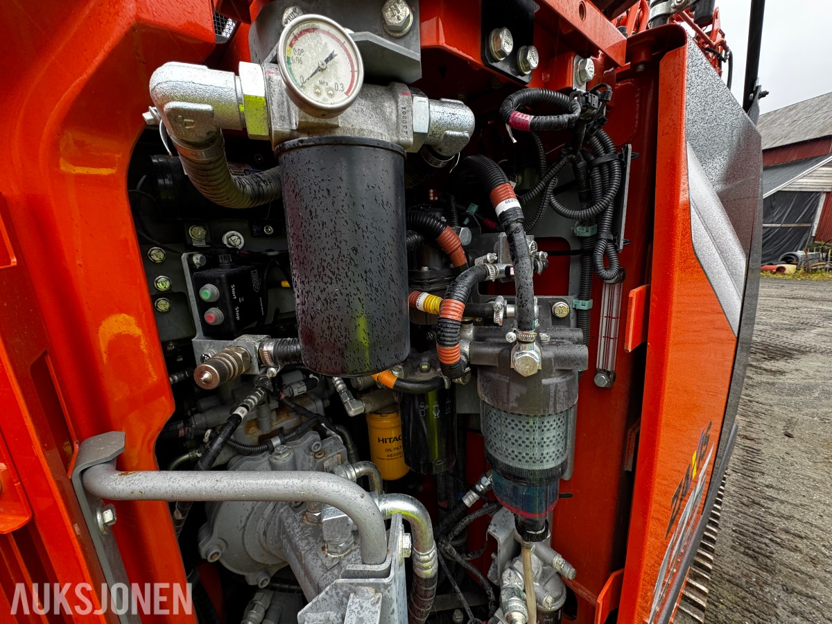 2023 Hitachi ZX135US-7 Gravemaskin - Gått 1388 timer - 3 skuffer - Rototilt - Sentralsmøring - Webasto - Sertifisert - Serviceavtale
