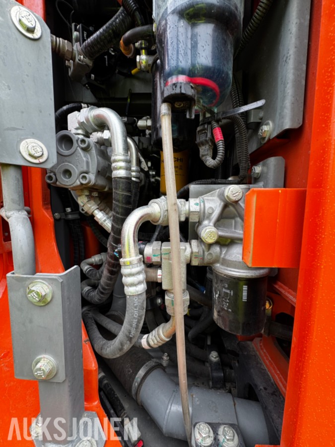 2023 Hitachi ZX135US-7 Gravemaskin - Gått 1388 timer - 3 skuffer - Rototilt - Sentralsmøring - Webasto - Sertifisert - Serviceavtale
