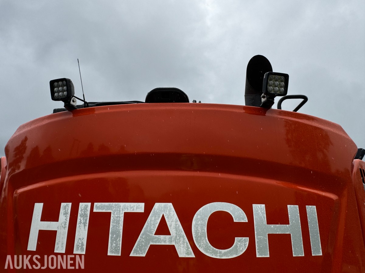 2023 Hitachi ZX135US-7 Gravemaskin - Gått 1388 timer - 3 skuffer - Rototilt - Sentralsmøring - Webasto - Sertifisert - Serviceavtale