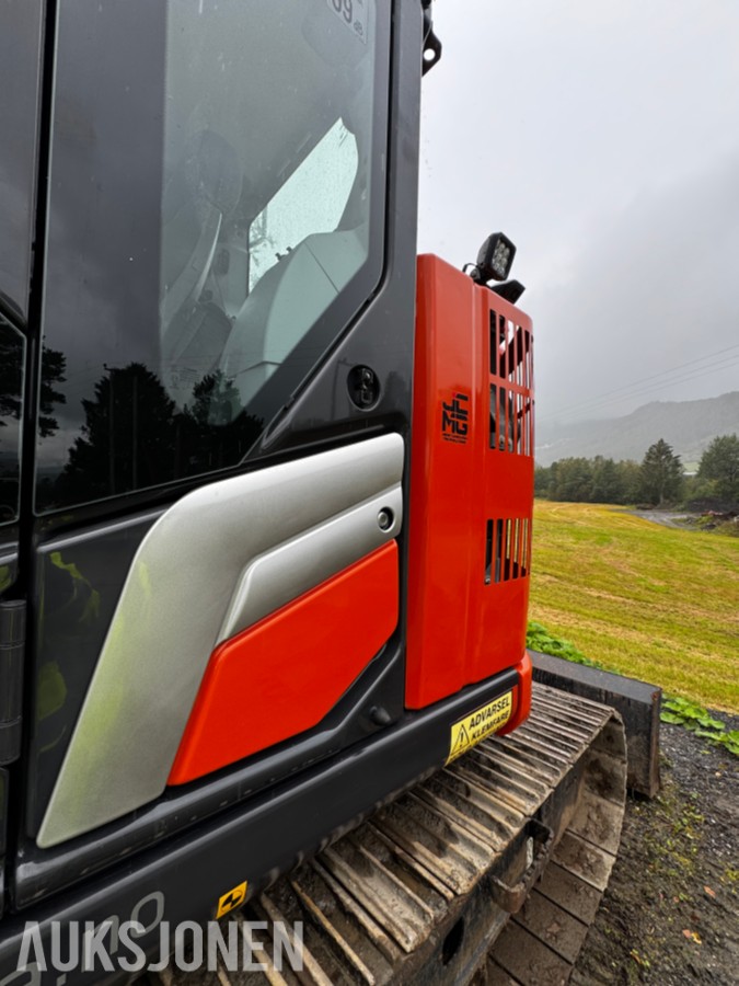 2023 Hitachi ZX135US-7 Gravemaskin - Gått 1388 timer - 3 skuffer - Rototilt - Sentralsmøring - Webasto - Sertifisert - Serviceavtale
