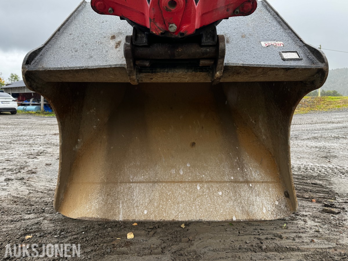 2023 Hitachi ZX135US-7 Gravemaskin - Gått 1388 timer - 3 skuffer - Rototilt - Sentralsmøring - Webasto - Sertifisert - Serviceavtale