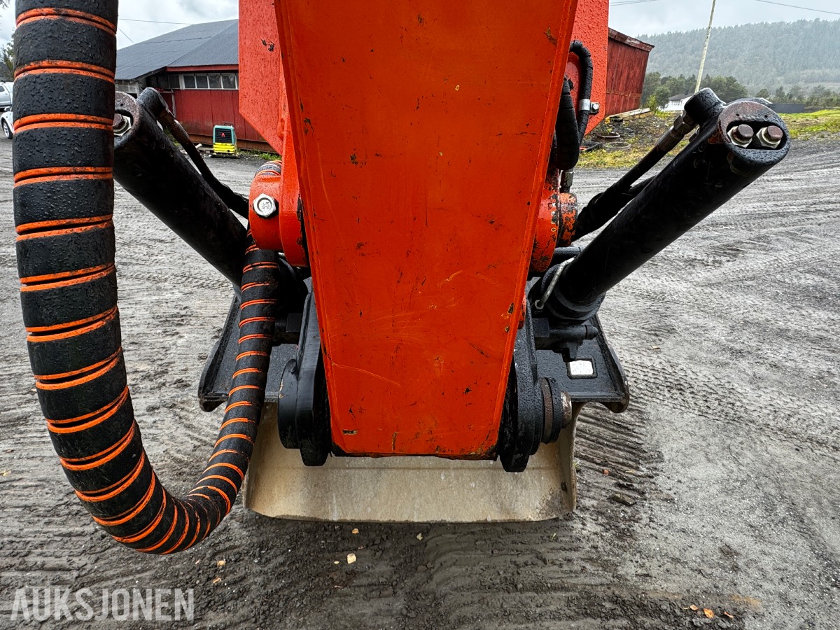 2023 Hitachi ZX135US-7 Gravemaskin - Gått 1388 timer - 3 skuffer - Rototilt - Sentralsmøring - Webasto - Sertifisert - Serviceavtale