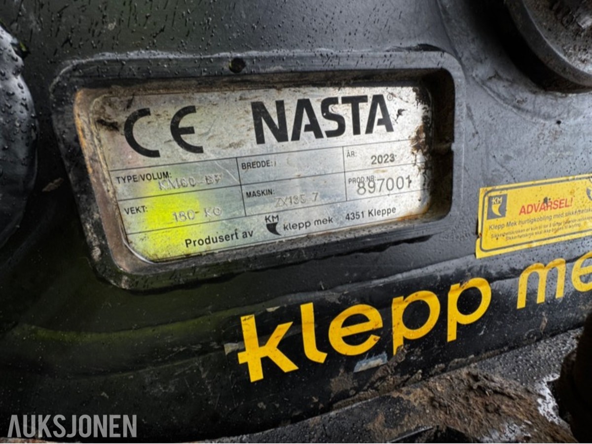 2023 Hitachi ZX135US-7 Gravemaskin - Gått 1388 timer - 3 skuffer - Rototilt - Sentralsmøring - Webasto - Sertifisert - Serviceavtale