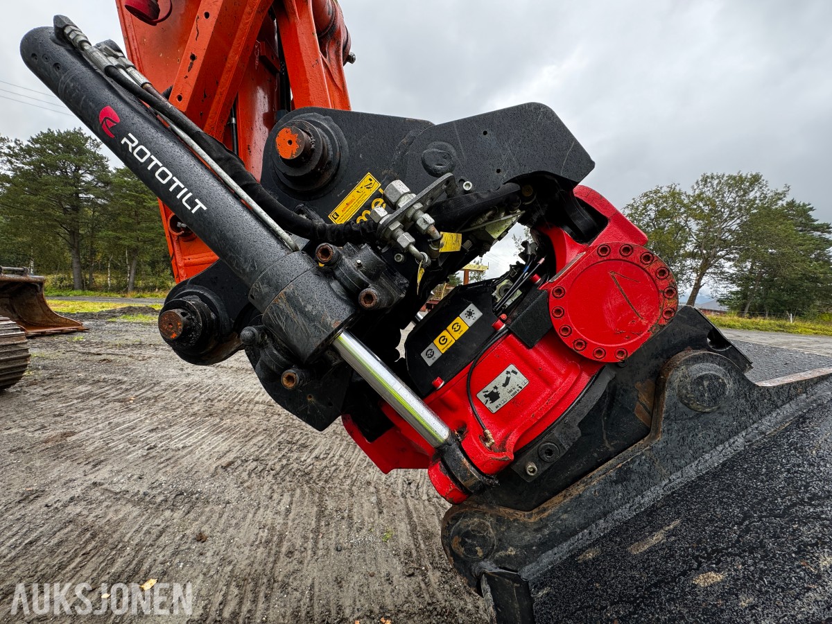 2023 Hitachi ZX135US-7 Gravemaskin - Gått 1388 timer - 3 skuffer - Rototilt - Sentralsmøring - Webasto - Sertifisert - Serviceavtale