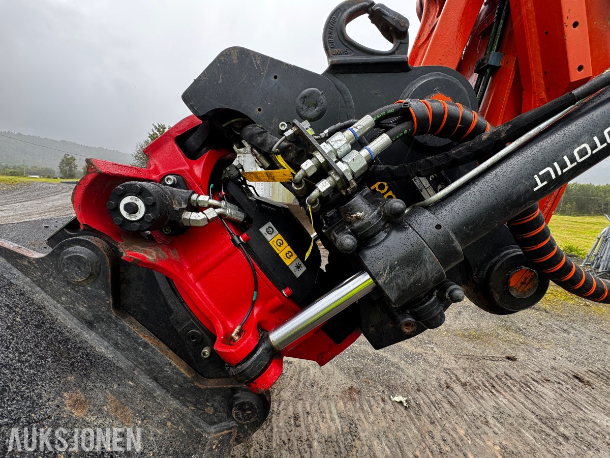 2023 Hitachi ZX135US-7 Gravemaskin - Gått 1388 timer - 3 skuffer - Rototilt - Sentralsmøring - Webasto - Sertifisert - Serviceavtale
