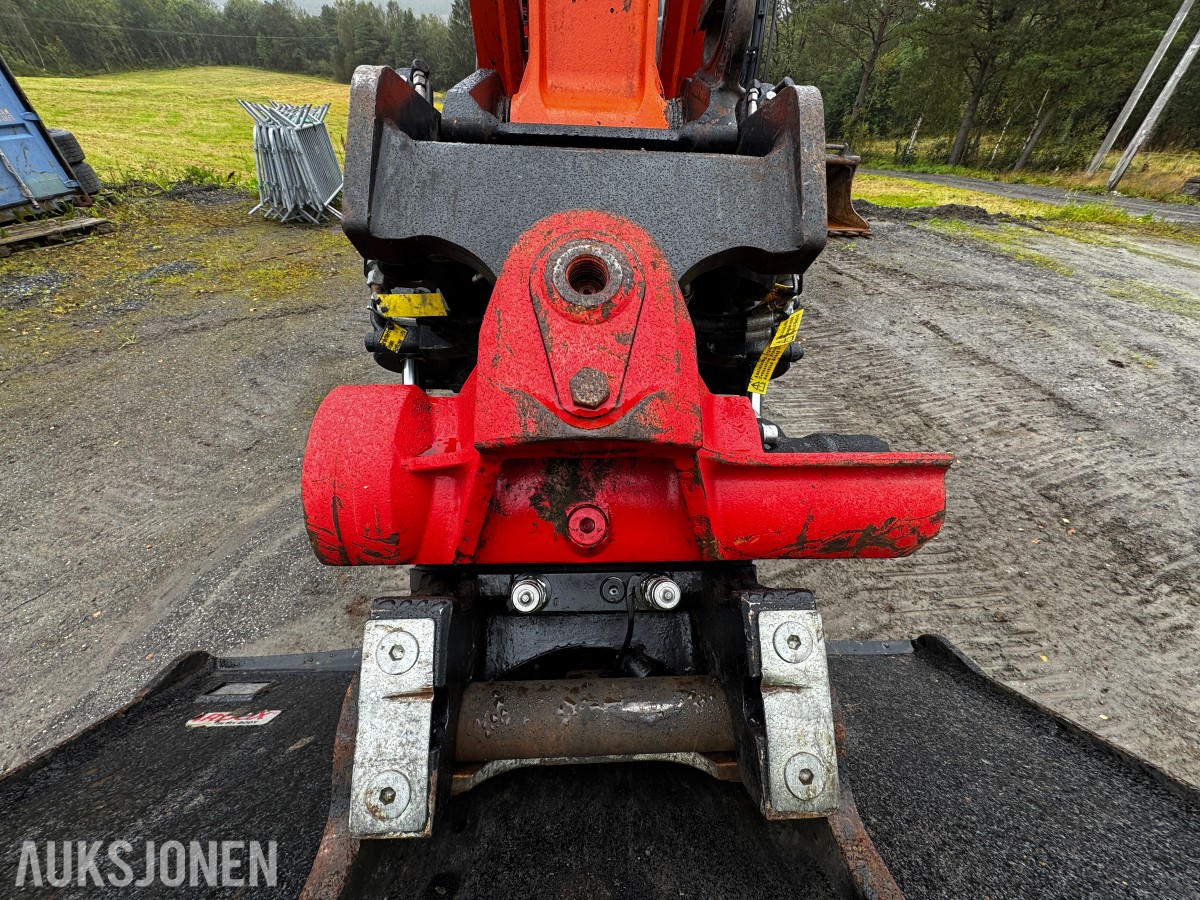 2023 Hitachi ZX135US-7 Gravemaskin - Gått 1388 timer - 3 skuffer - Rototilt - Sentralsmøring - Webasto - Sertifisert - Serviceavtale