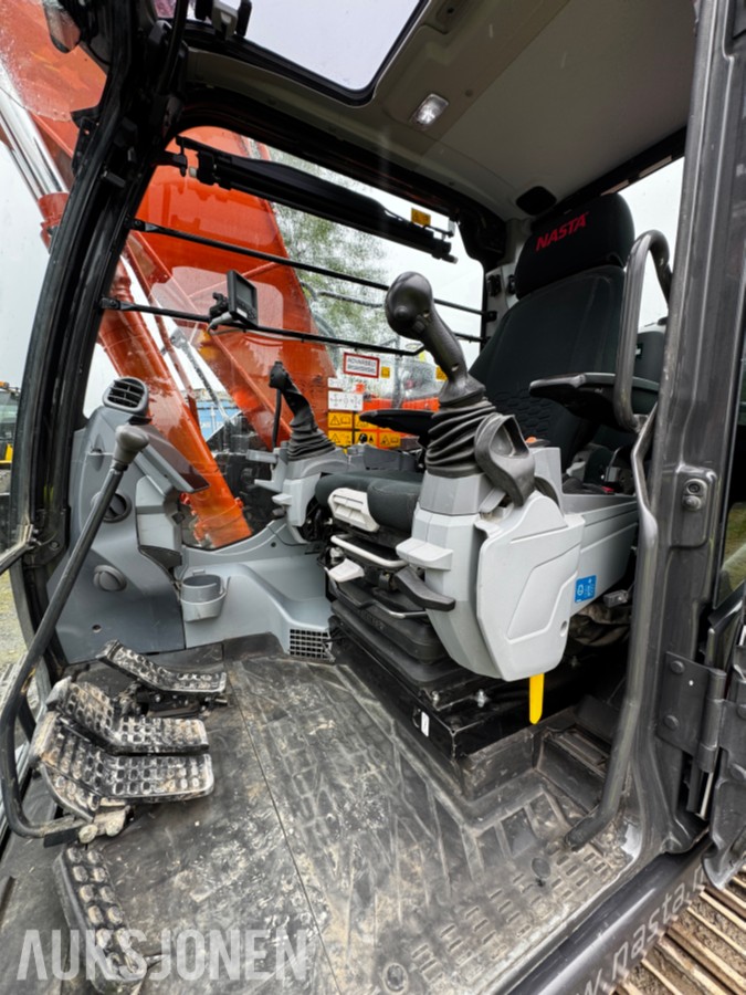 2023 Hitachi ZX135US-7 Gravemaskin - Gått 1388 timer - 3 skuffer - Rototilt - Sentralsmøring - Webasto - Sertifisert - Serviceavtale