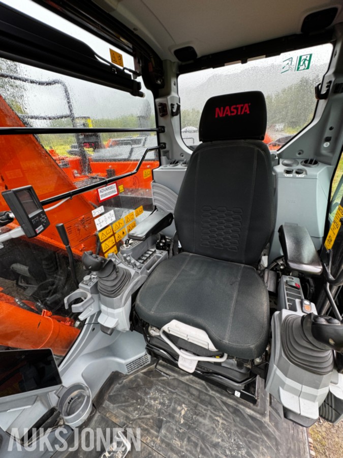 2023 Hitachi ZX135US-7 Gravemaskin - Gått 1388 timer - 3 skuffer - Rototilt - Sentralsmøring - Webasto - Sertifisert - Serviceavtale