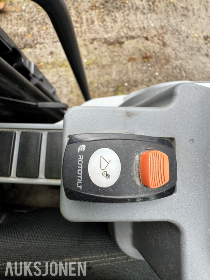 2023 Hitachi ZX135US-7 Gravemaskin - Gått 1388 timer - 3 skuffer - Rototilt - Sentralsmøring - Webasto - Sertifisert - Serviceavtale
