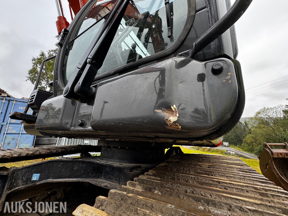 2023 Hitachi ZX135US-7 Gravemaskin - Gått 1388 timer - 3 skuffer - Rototilt - Sentralsmøring - Webasto - Sertifisert - Serviceavtale