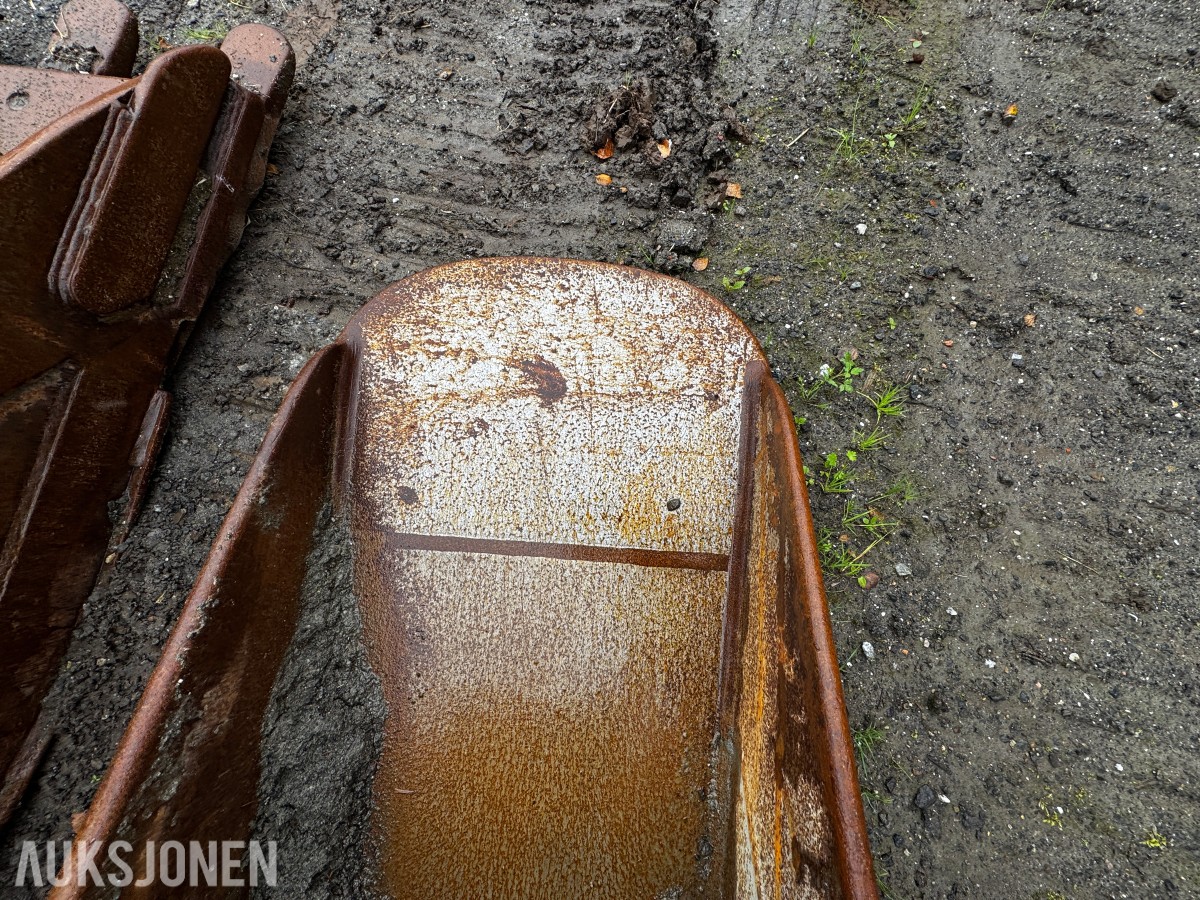 2023 Hitachi ZX135US-7 Gravemaskin - Gått 1388 timer - 3 skuffer - Rototilt - Sentralsmøring - Webasto - Sertifisert - Serviceavtale