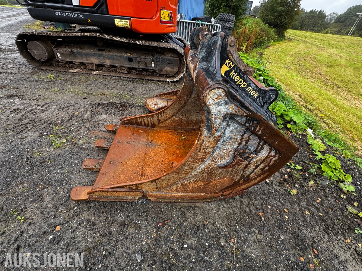 2023 Hitachi ZX135US-7 Gravemaskin - Gått 1388 timer - 3 skuffer - Rototilt - Sentralsmøring - Webasto - Sertifisert - Serviceavtale