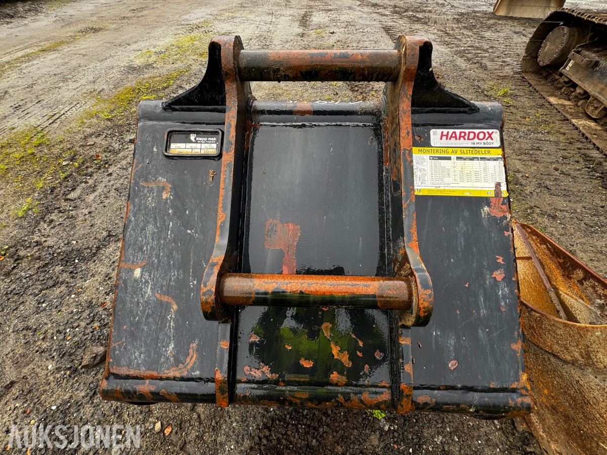 2023 Hitachi ZX135US-7 Gravemaskin - Gått 1388 timer - 3 skuffer - Rototilt - Sentralsmøring - Webasto - Sertifisert - Serviceavtale
