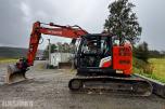 2023 Hitachi ZX135US-7 Gravemaskin - Gått 1388 timer - 3 skuffer - Rototilt - Sentralsmøring - Webasto - Sertifisert - Serviceavtale