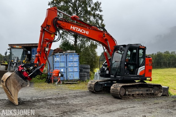 2023 Hitachi ZX135US-7 - Gått 1833 timer - 3 skuffer - Rototilt - Sentralsmøring - Sertifisert - Serviceavtale