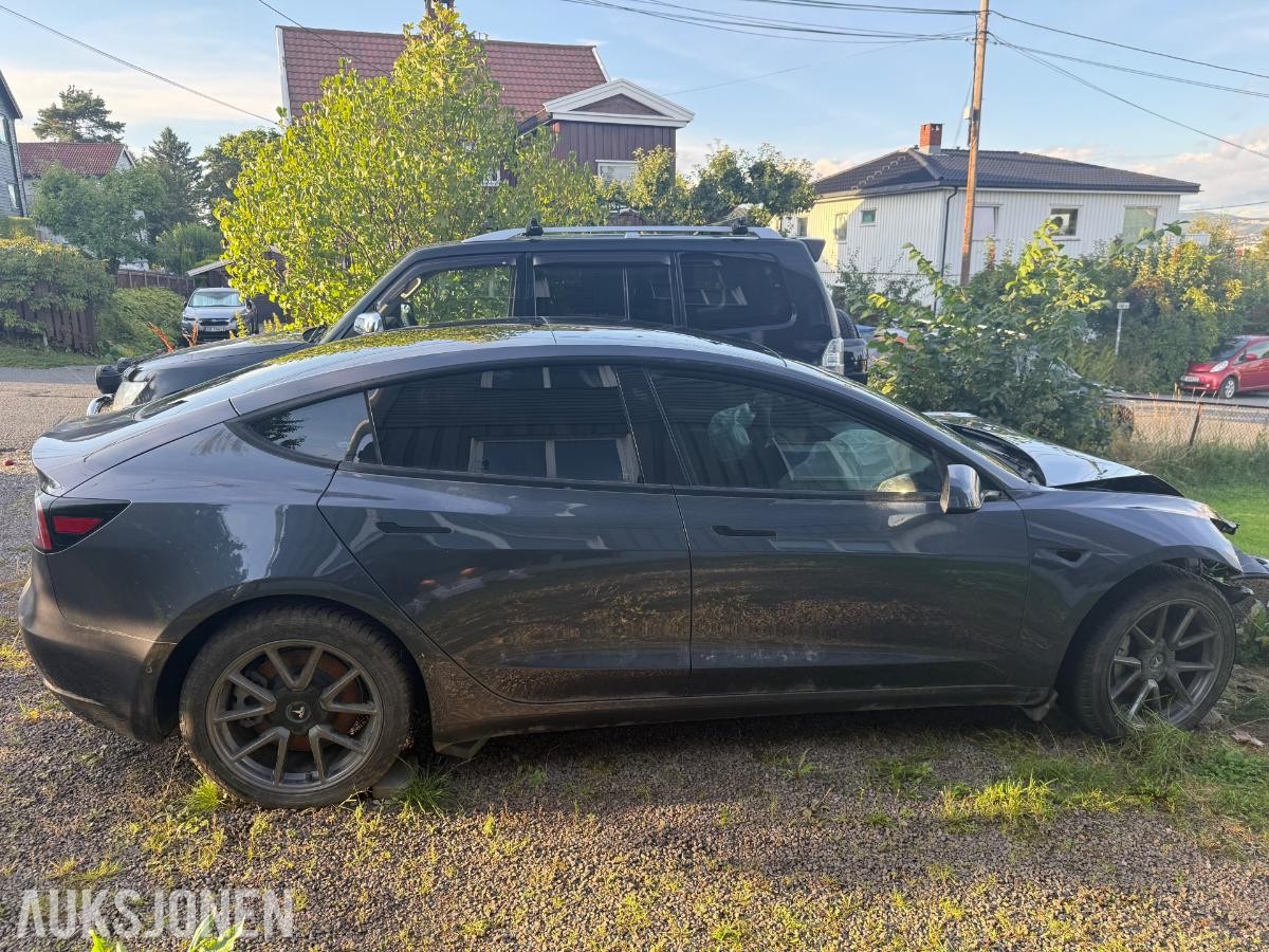 2021 Tesla Model 3 Standard Range Plus RWD Kollisjonsskadet