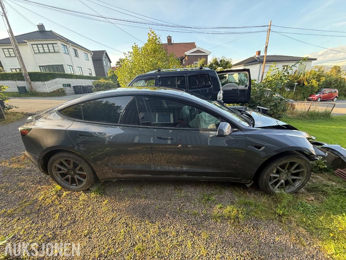 2021 Tesla Model 3 Standard Range Plus RWD Kollisjonsskadet