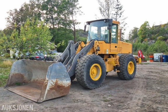 1999 Volvo L70C Hjullaster med skuffe, 11500kg - MVA FRI