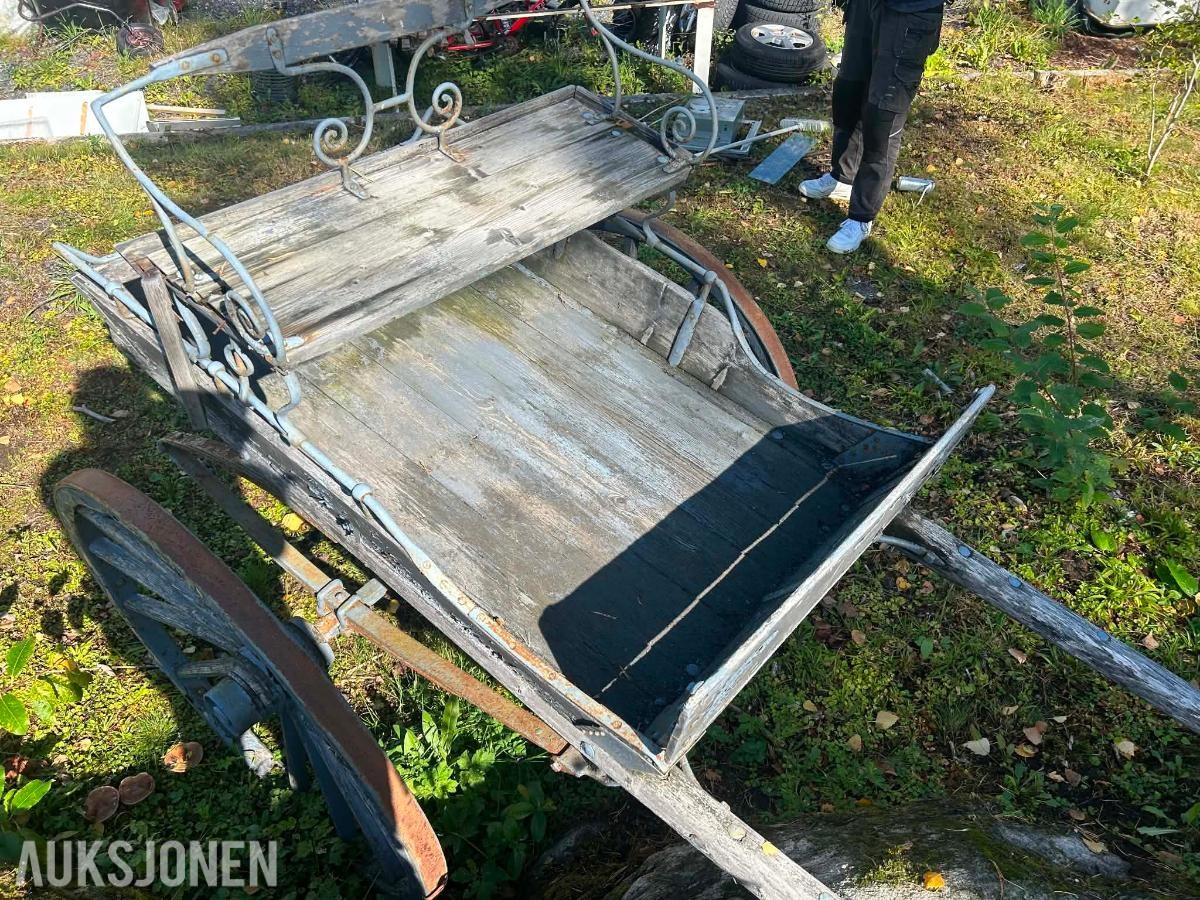 Gammel hestevogn i tre, Reparasjonsobjekt/renoveringsobjekt