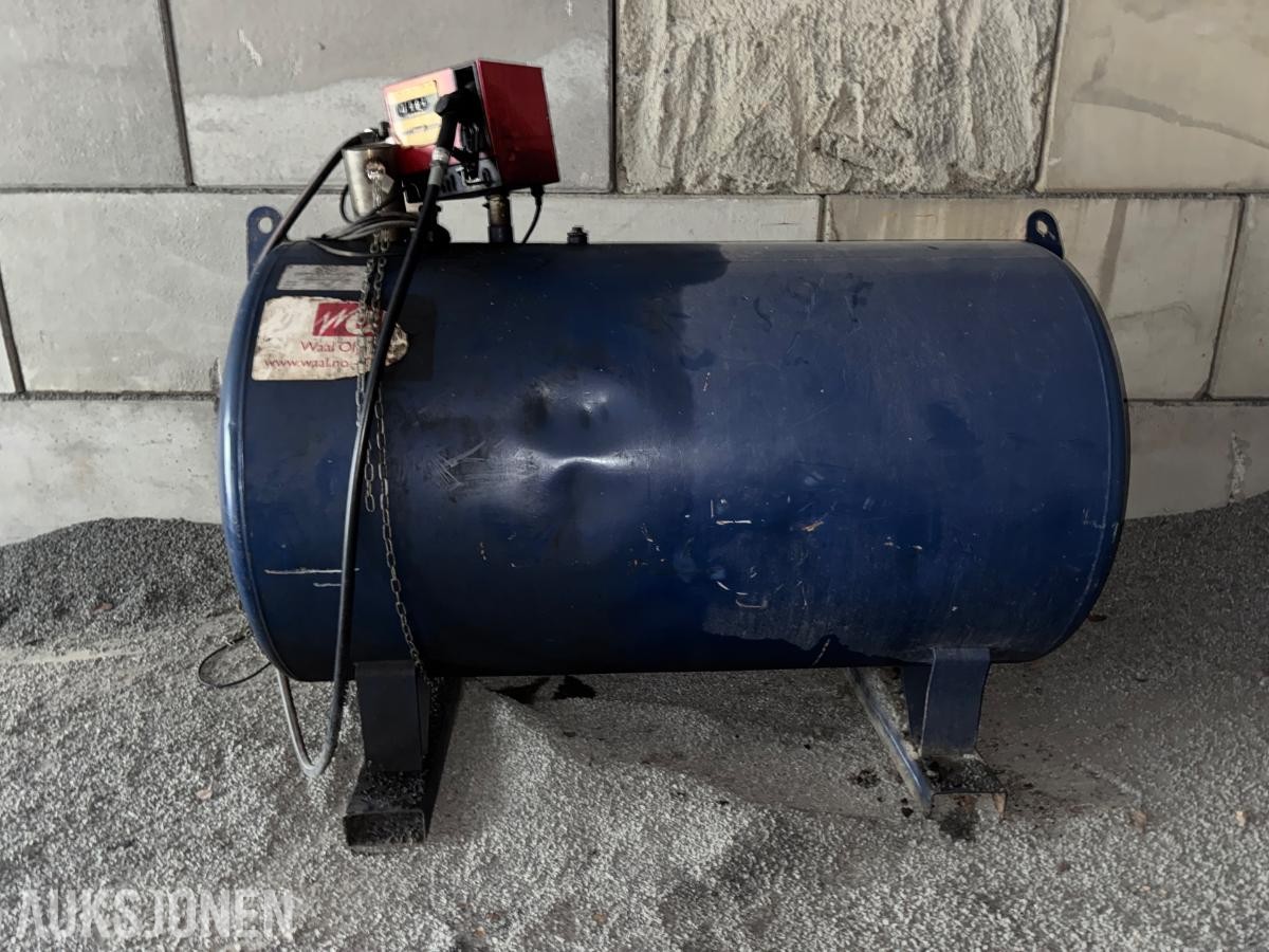 2008 Dieseltank 2750 liter med pumpe og telleverk 