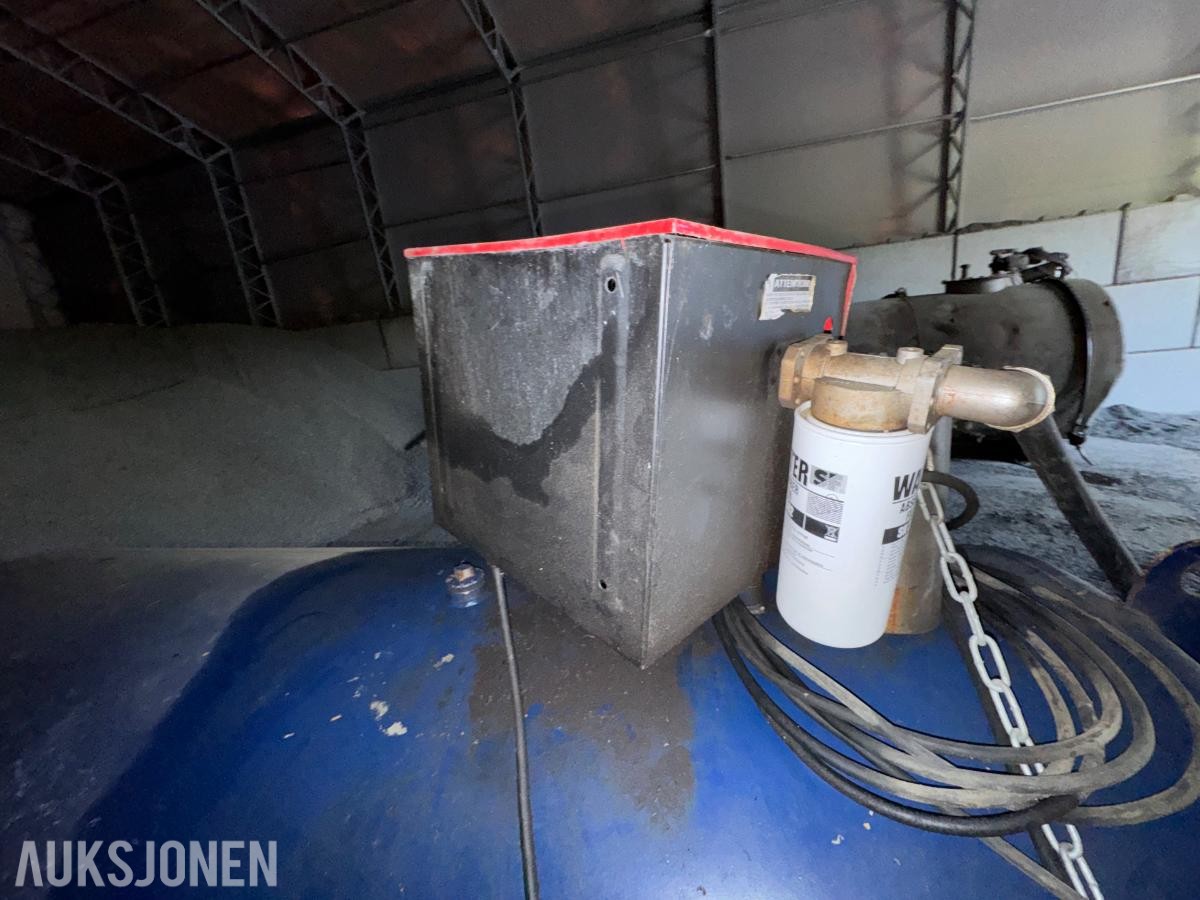 2008 Dieseltank 2750 liter med pumpe og telleverk 