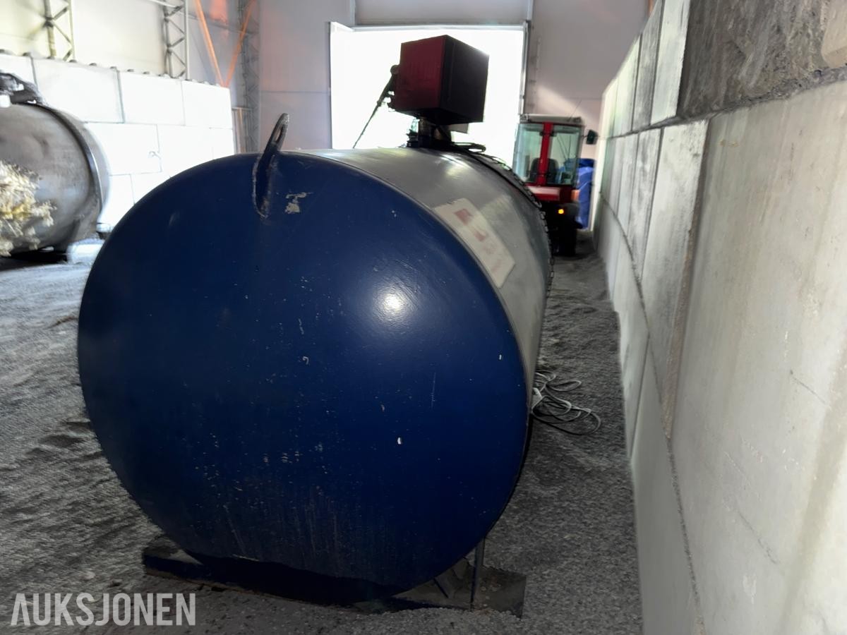 2008 Dieseltank 2750 liter med pumpe og telleverk 
