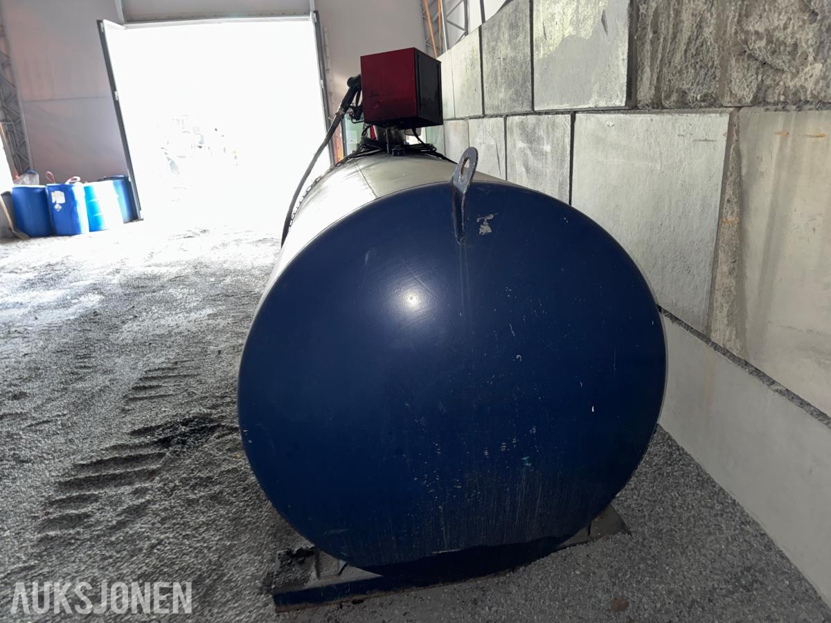 2008 Dieseltank 2750 liter med pumpe og telleverk 