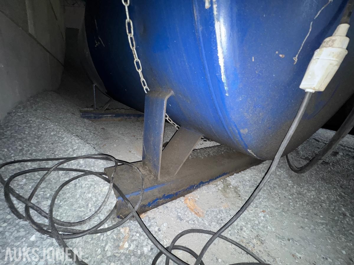 2008 Dieseltank 2750 liter med pumpe og telleverk 