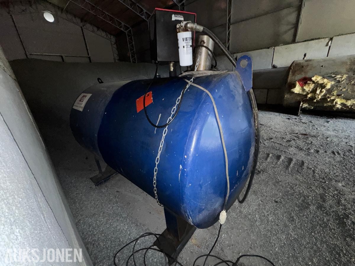 2008 Dieseltank 2750 liter med pumpe og telleverk 