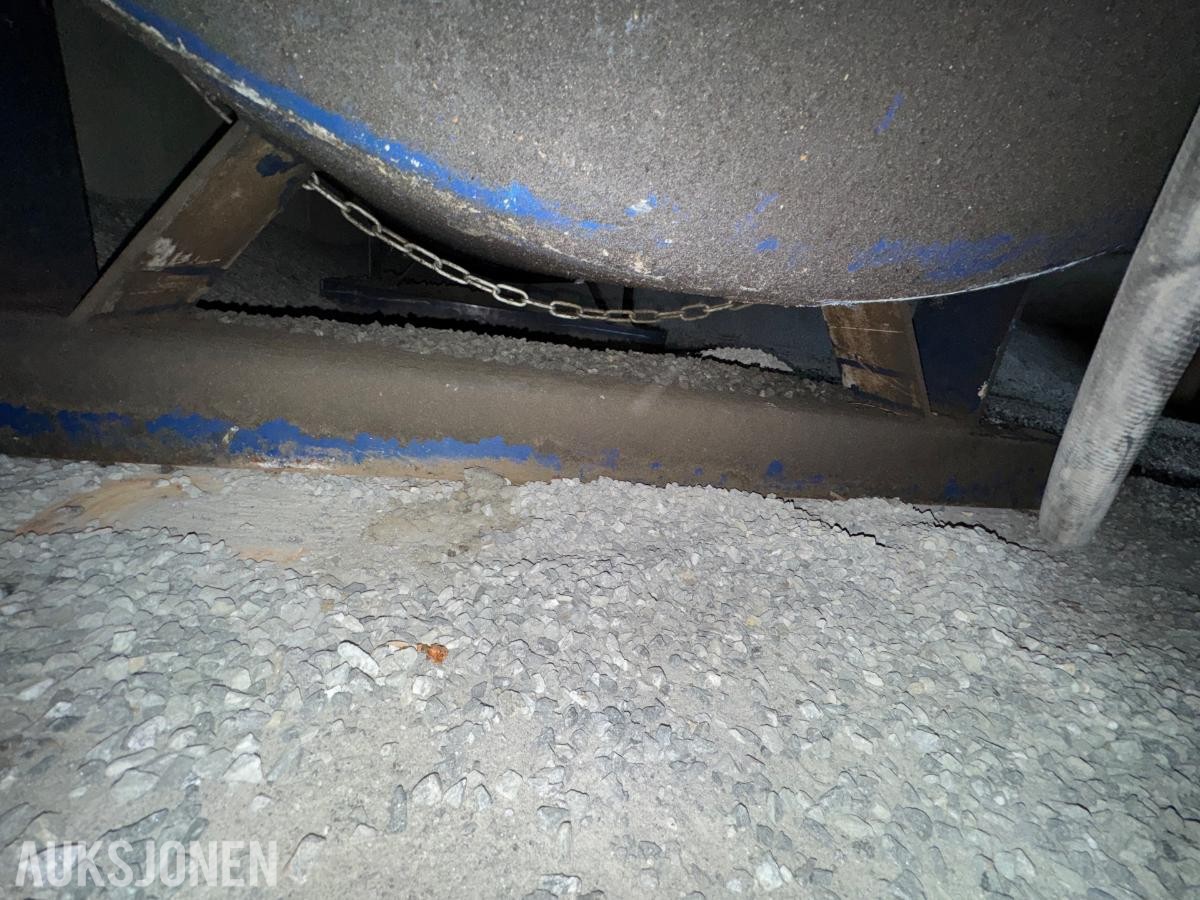2008 Dieseltank 2750 liter med pumpe og telleverk 